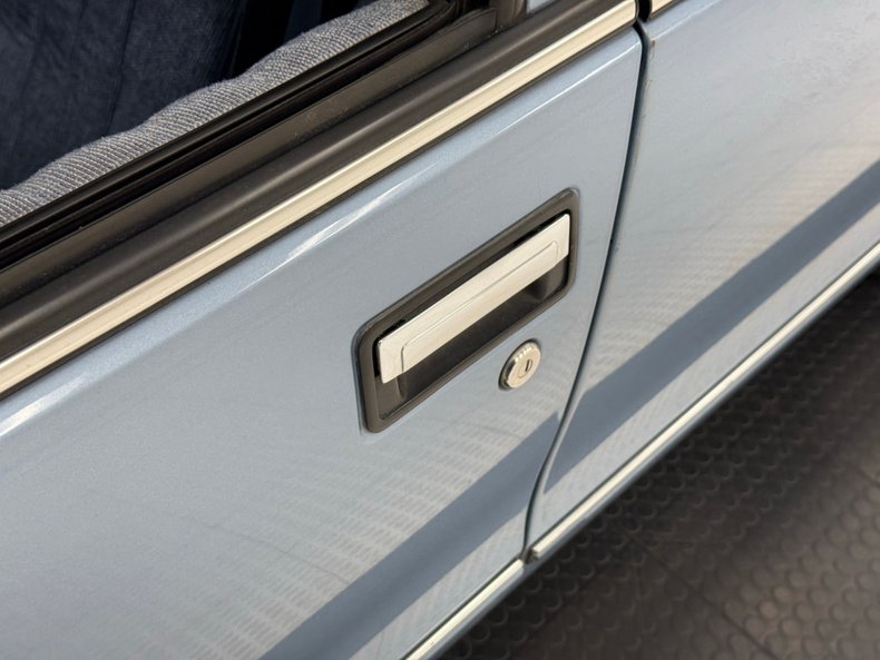 Chevrolet-Caprice-1992-Light-Sapphire-Metal-Blue-3