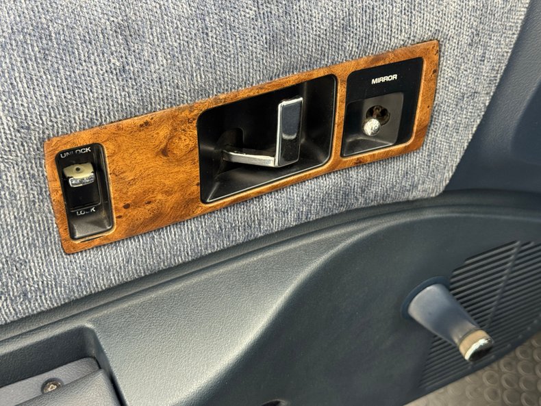 Chevrolet-Caprice-1992-Light-Sapphire-Metal-Blue-32