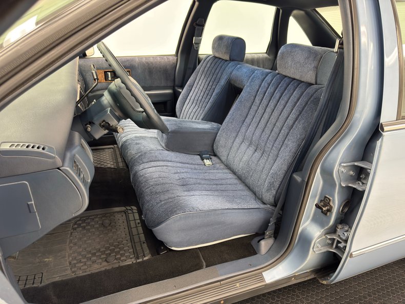 Chevrolet-Caprice-1992-Light-Sapphire-Metal-Blue-34