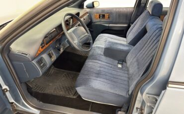 Chevrolet-Caprice-1992-Light-Sapphire-Metal-Blue-35