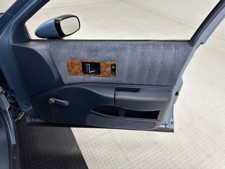 Chevrolet-Caprice-1992-Light-Sapphire-Metal-Blue-36