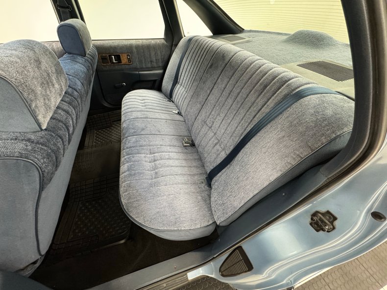 Chevrolet-Caprice-1992-Light-Sapphire-Metal-Blue-38