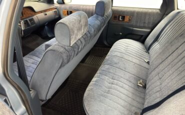 Chevrolet-Caprice-1992-Light-Sapphire-Metal-Blue-39