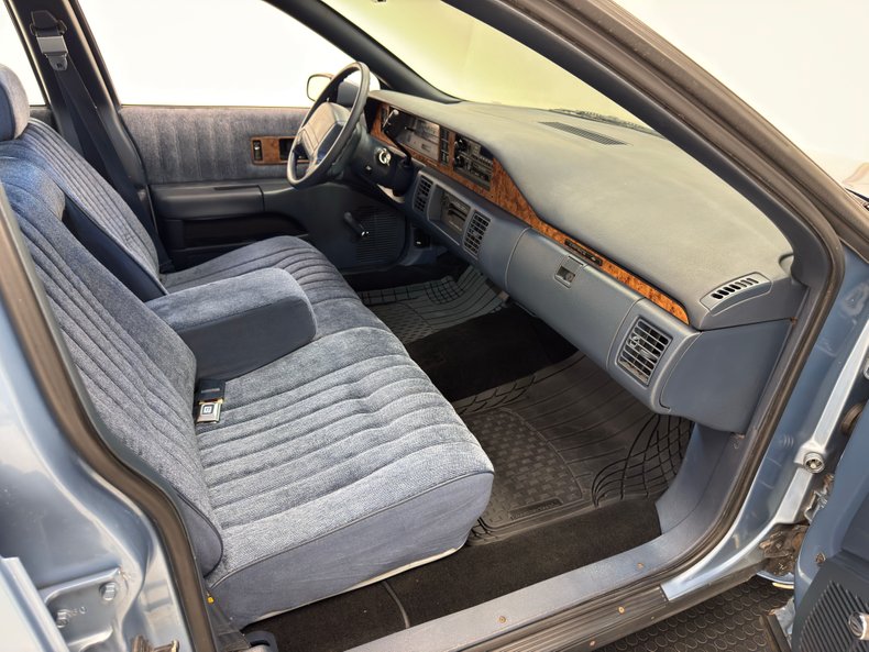 Chevrolet-Caprice-1992-Light-Sapphire-Metal-Blue-43