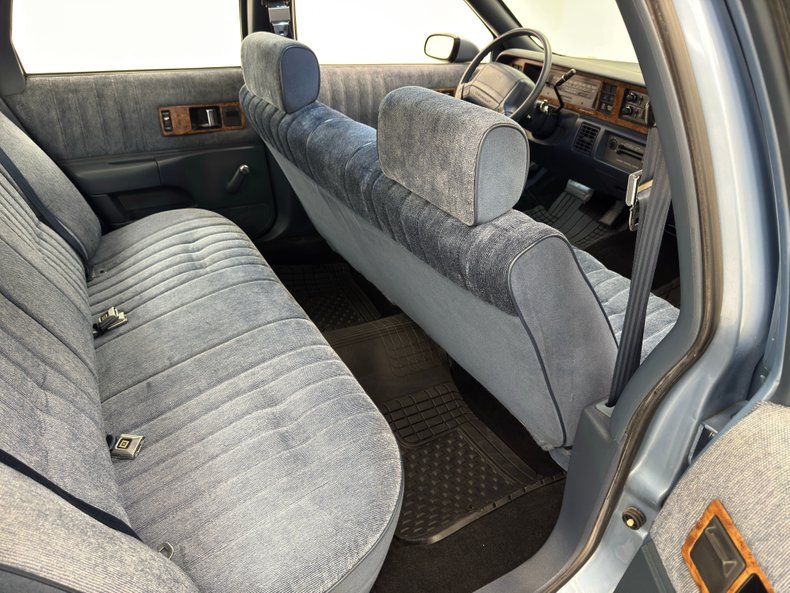 Chevrolet-Caprice-1992-Light-Sapphire-Metal-Blue-45