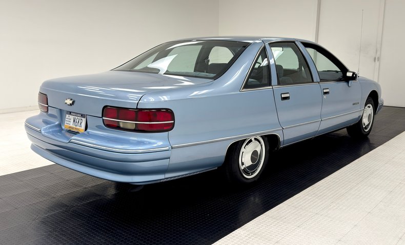 Chevrolet-Caprice-1992-Light-Sapphire-Metal-Blue-5