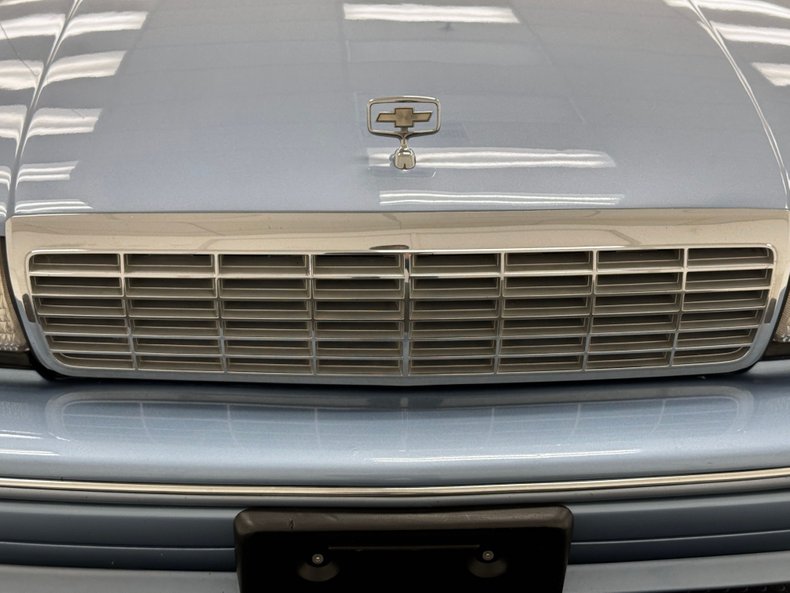 Chevrolet-Caprice-1992-Light-Sapphire-Metal-Blue-7
