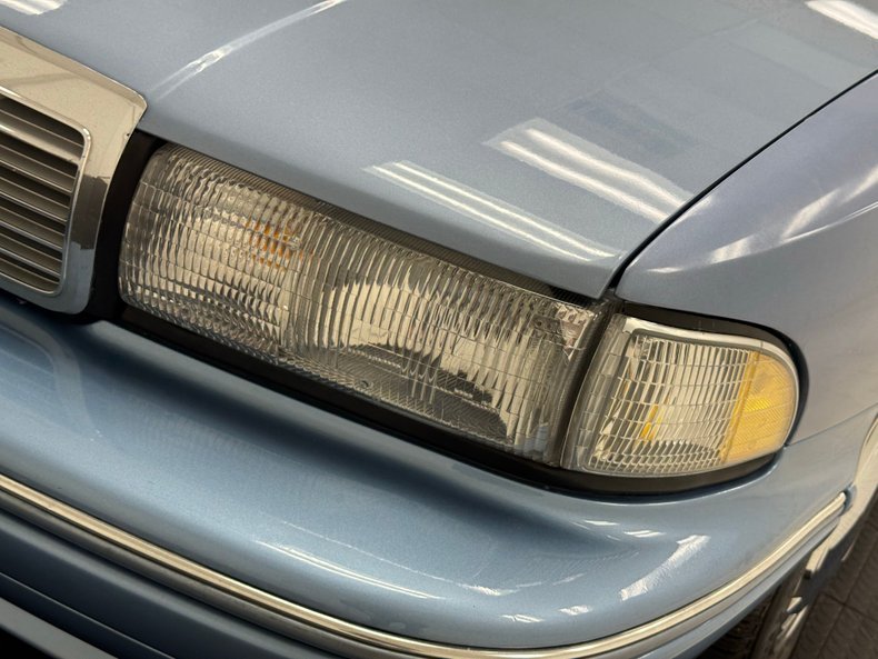 Chevrolet-Caprice-1992-Light-Sapphire-Metal-Blue-8