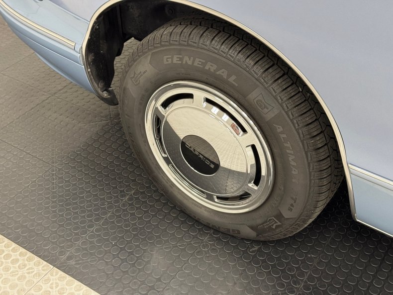 Chevrolet-Caprice-1992-Light-Sapphire-Metal-Blue-9