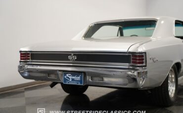 Chevrolet-Chevelle-1967-Silver-Black-34