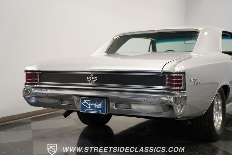 Chevrolet-Chevelle-1967-Silver-Black-34