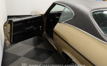 Chevrolet-Chevelle-1969-Olympic-Gold-Black-20