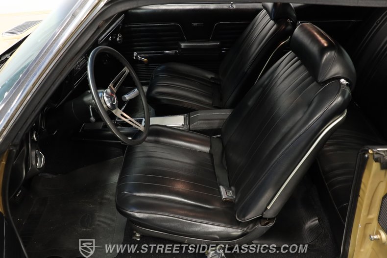 Chevrolet-Chevelle-1969-Olympic-Gold-Black-22