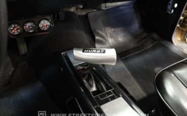 Chevrolet-Chevelle-1969-Olympic-Gold-Black-26