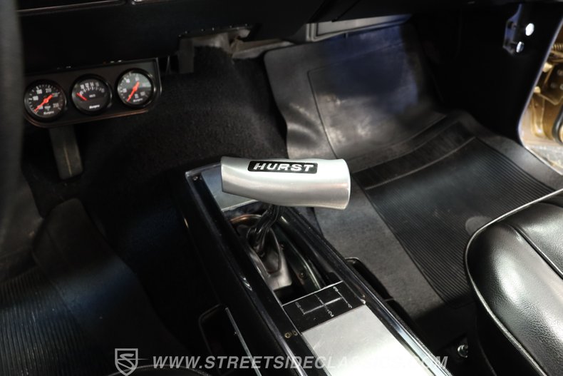 Chevrolet-Chevelle-1969-Olympic-Gold-Black-26