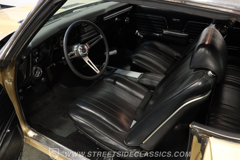 Chevrolet-Chevelle-1969-Olympic-Gold-Black-48