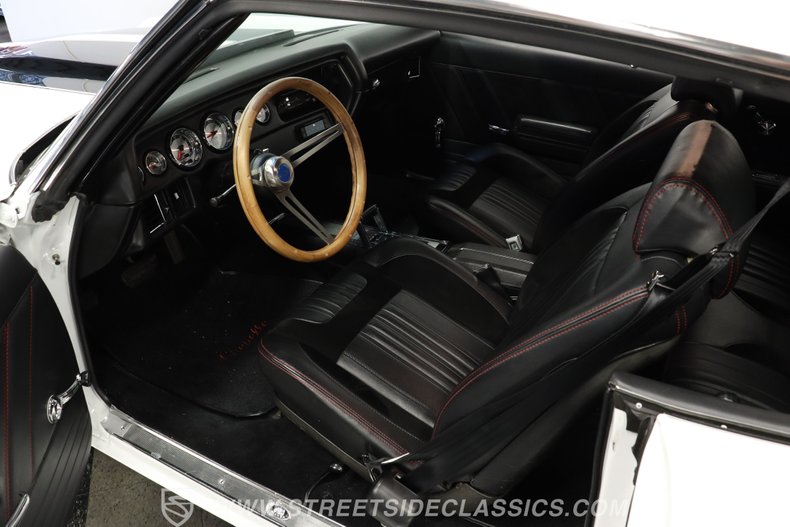 Chevrolet-Chevelle-1970-White-Black-14