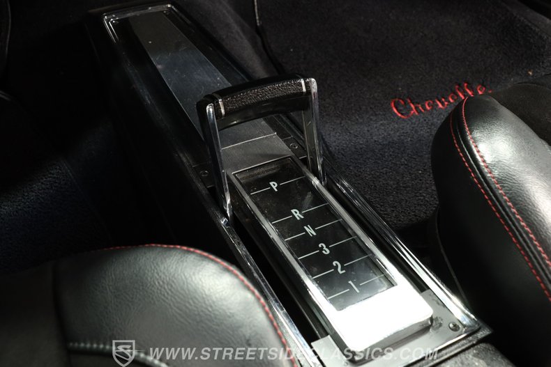 Chevrolet-Chevelle-1970-White-Black-38