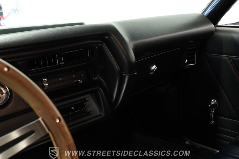 Chevrolet-Chevelle-1970-White-Black-39