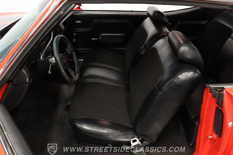 Chevrolet-Chevelle-1972-Torch-Red-Black-36