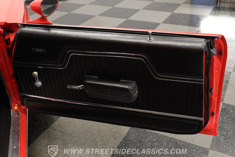 Chevrolet-Chevelle-1972-Torch-Red-Black-4