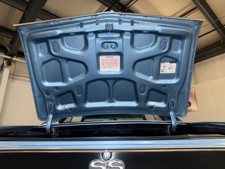 Chevrolet-Chevelle-ss-1967-Glacier-Blue-Black-10