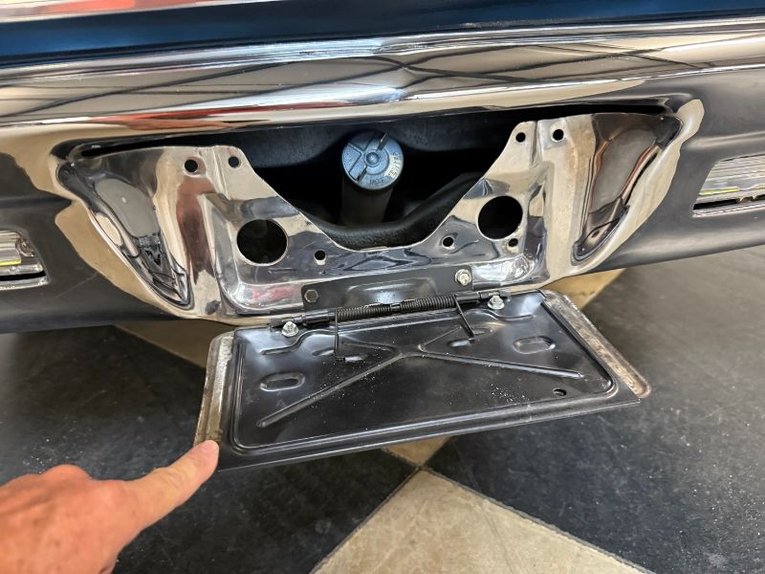 Chevrolet-Chevelle-ss-1967-Glacier-Blue-Black-2