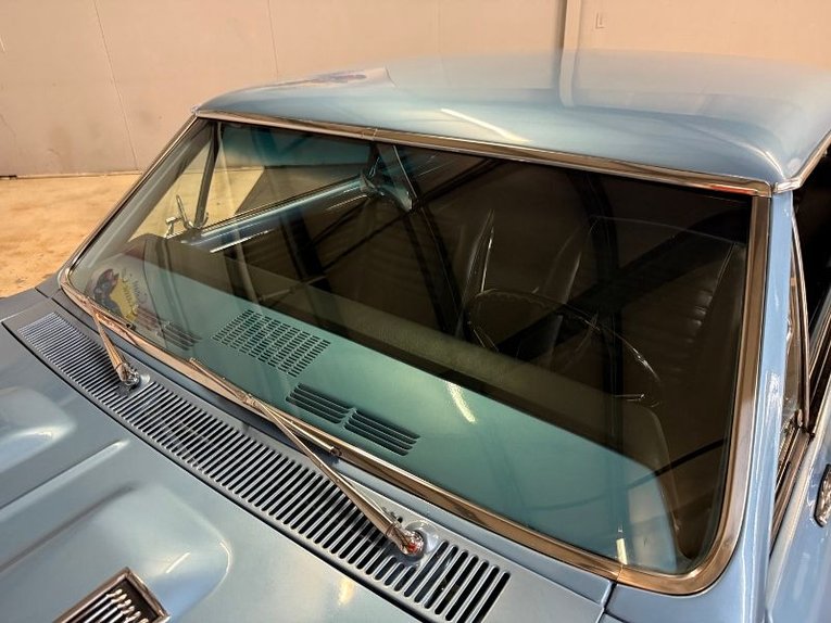 Chevrolet-Chevelle-ss-1967-Glacier-Blue-Black-21