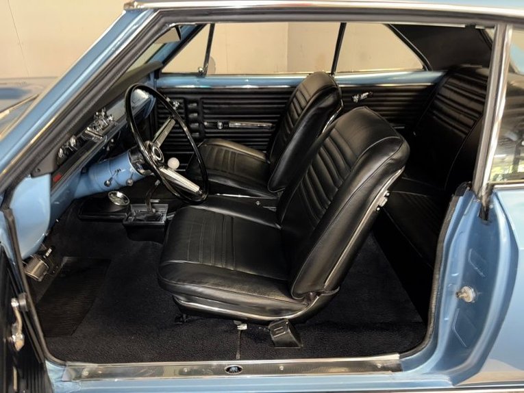 Chevrolet-Chevelle-ss-1967-Glacier-Blue-Black-22