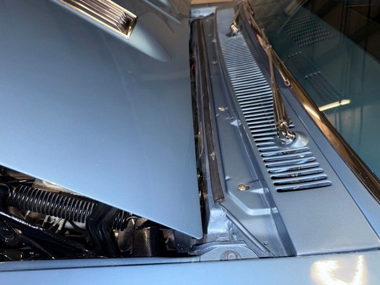 Chevrolet-Chevelle-ss-1967-Glacier-Blue-Black-33