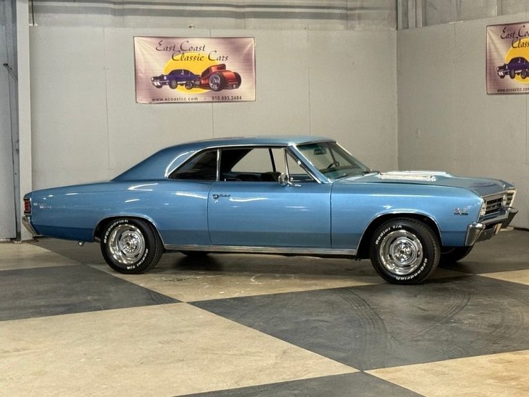 Chevrolet-Chevelle-ss-1967-Glacier-Blue-Black-39