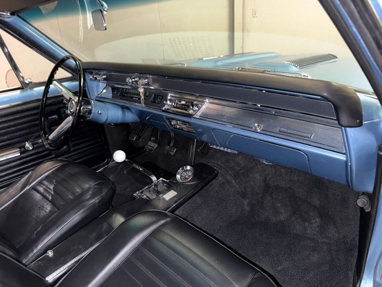Chevrolet-Chevelle-ss-1967-Glacier-Blue-Black-49