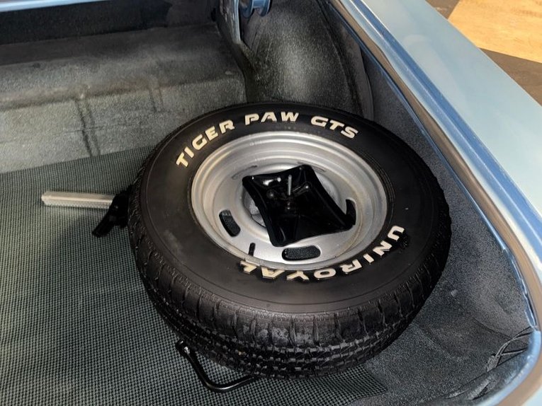 Chevrolet-Chevelle-ss-1967-Glacier-Blue-Black-5