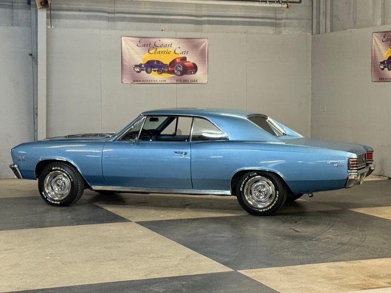 Chevrolet-Chevelle-ss-1967-Glacier-Blue-Black-9