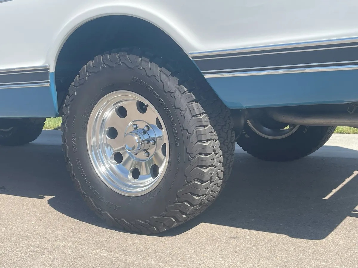 Chevrolet-Ck-1972-Blue-And-White-Blue-And-Black-1