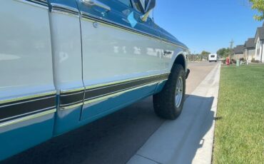 Chevrolet-Ck-1972-Blue-And-White-Blue-And-Black-14