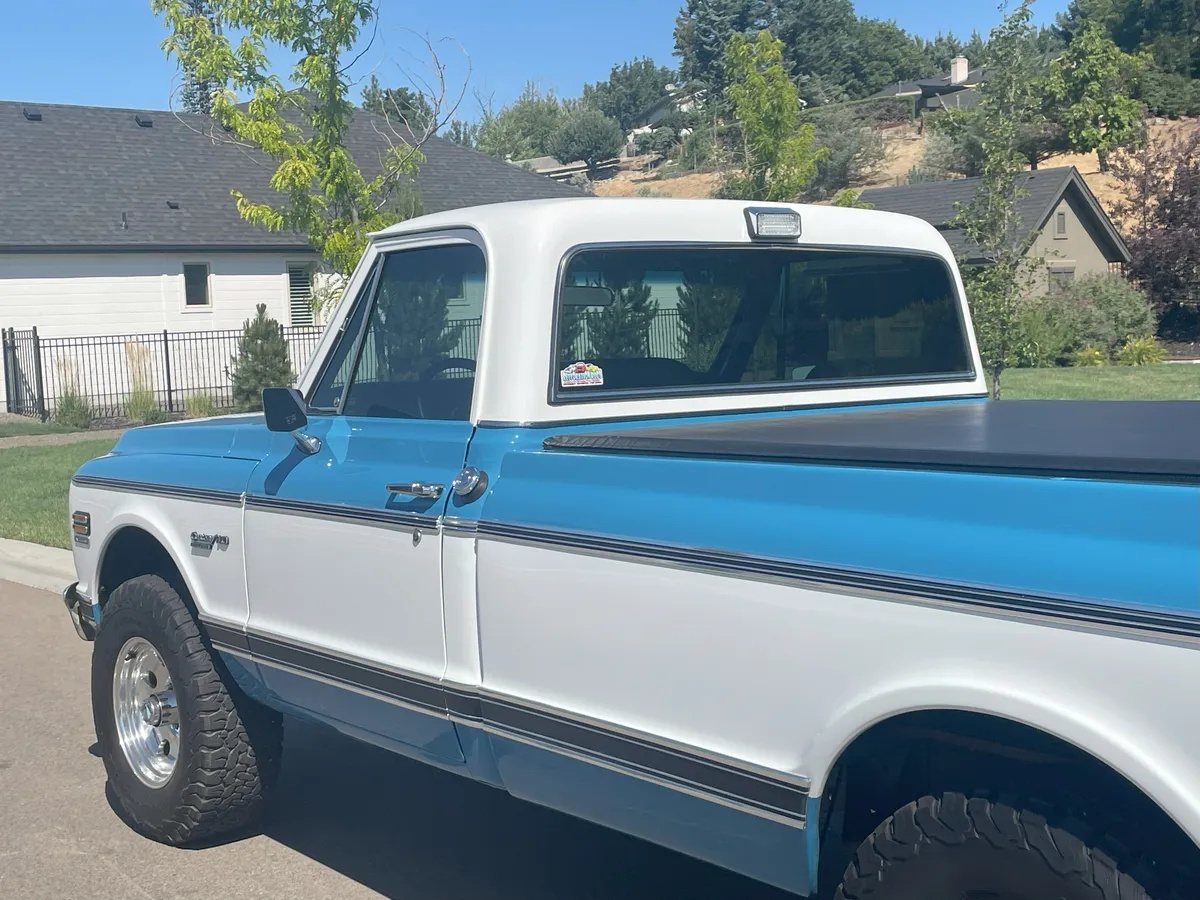 Chevrolet-Ck-1972-Blue-And-White-Blue-And-Black-4