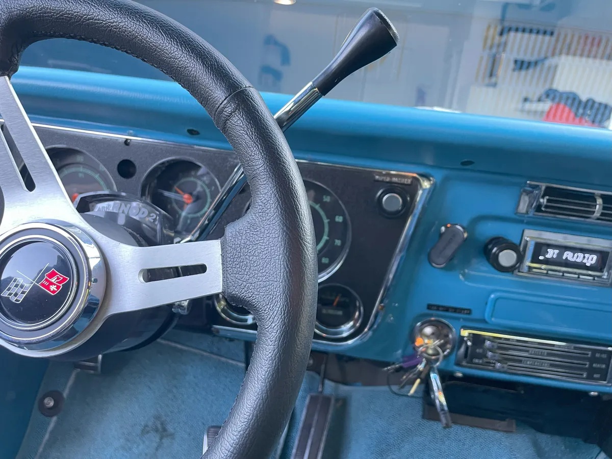Chevrolet-Ck-1972-Blue-And-White-Blue-And-Black-5