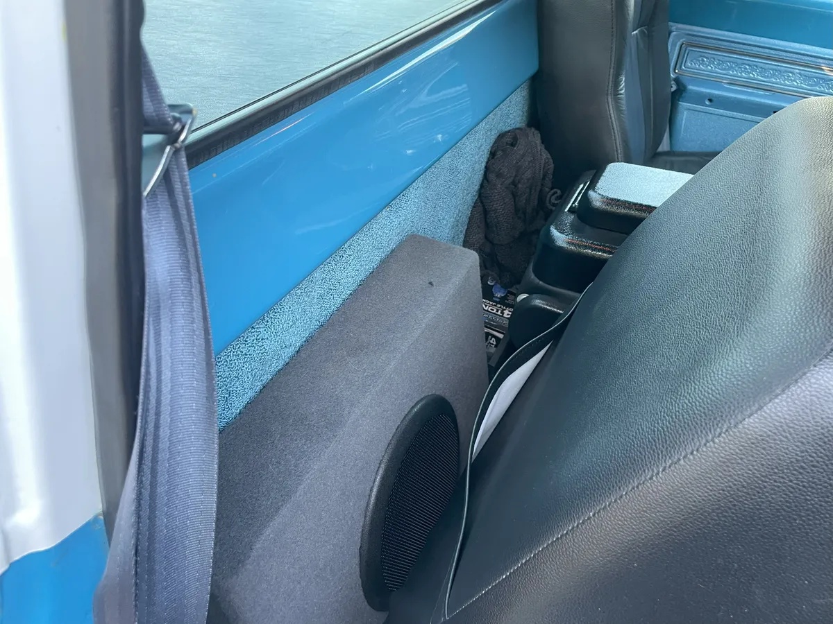 Chevrolet-Ck-1972-Blue-And-White-Blue-And-Black-8