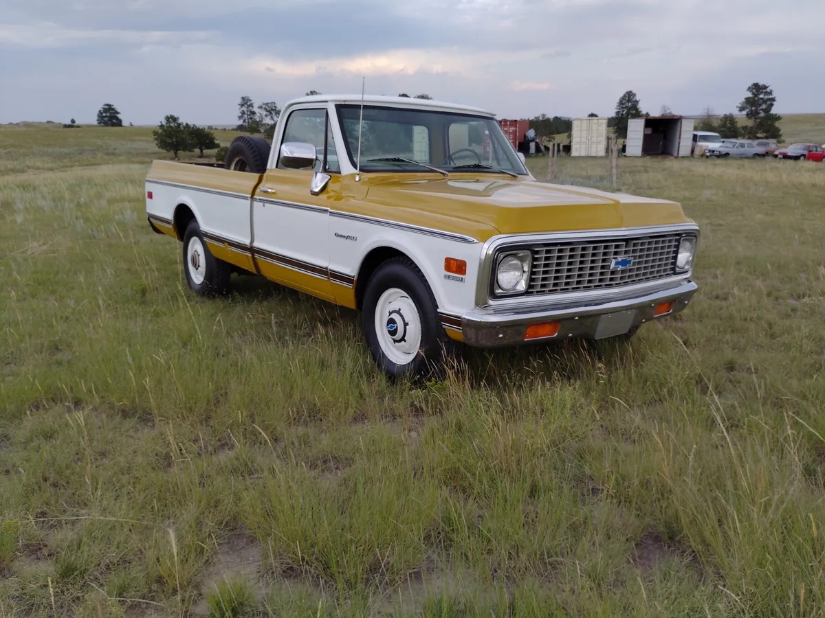 Chevrolet-Ck-1972-Yellow-Parchment-1