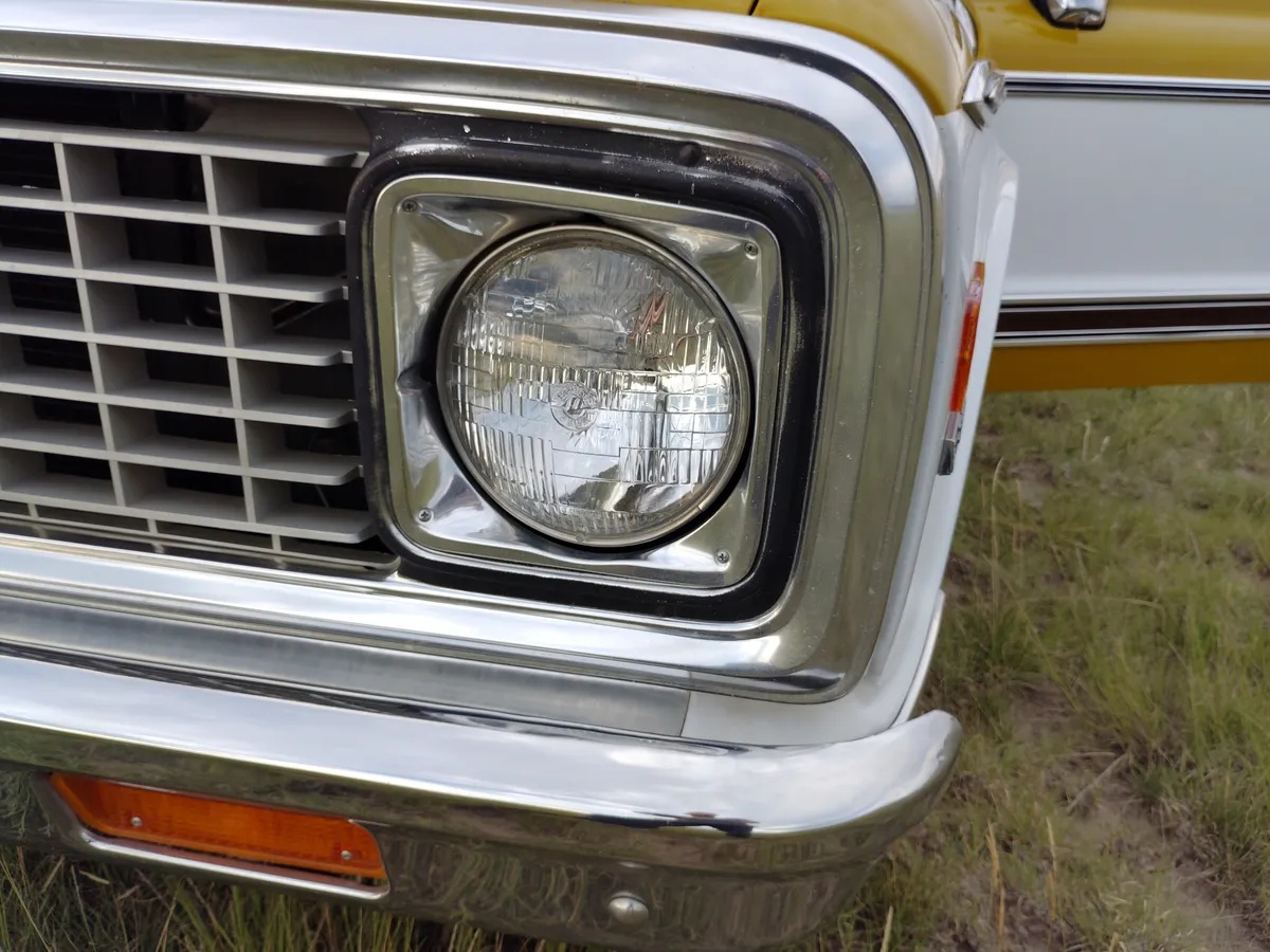 Chevrolet-Ck-1972-Yellow-Parchment-15