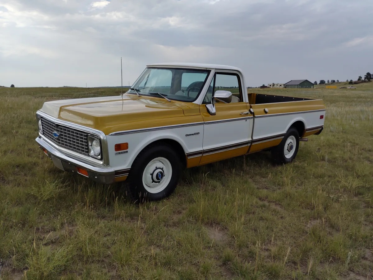 Chevrolet-Ck-1972-Yellow-Parchment-2