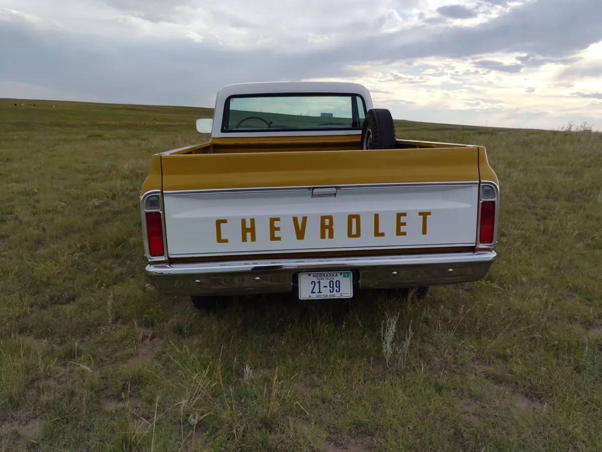 Chevrolet-Ck-1972-Yellow-Parchment-4