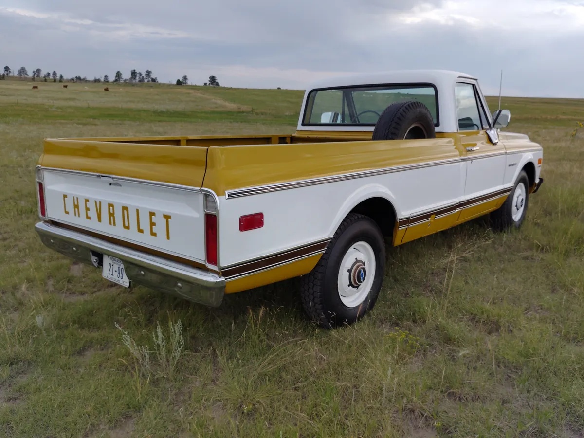 Chevrolet-Ck-1972-Yellow-Parchment-6