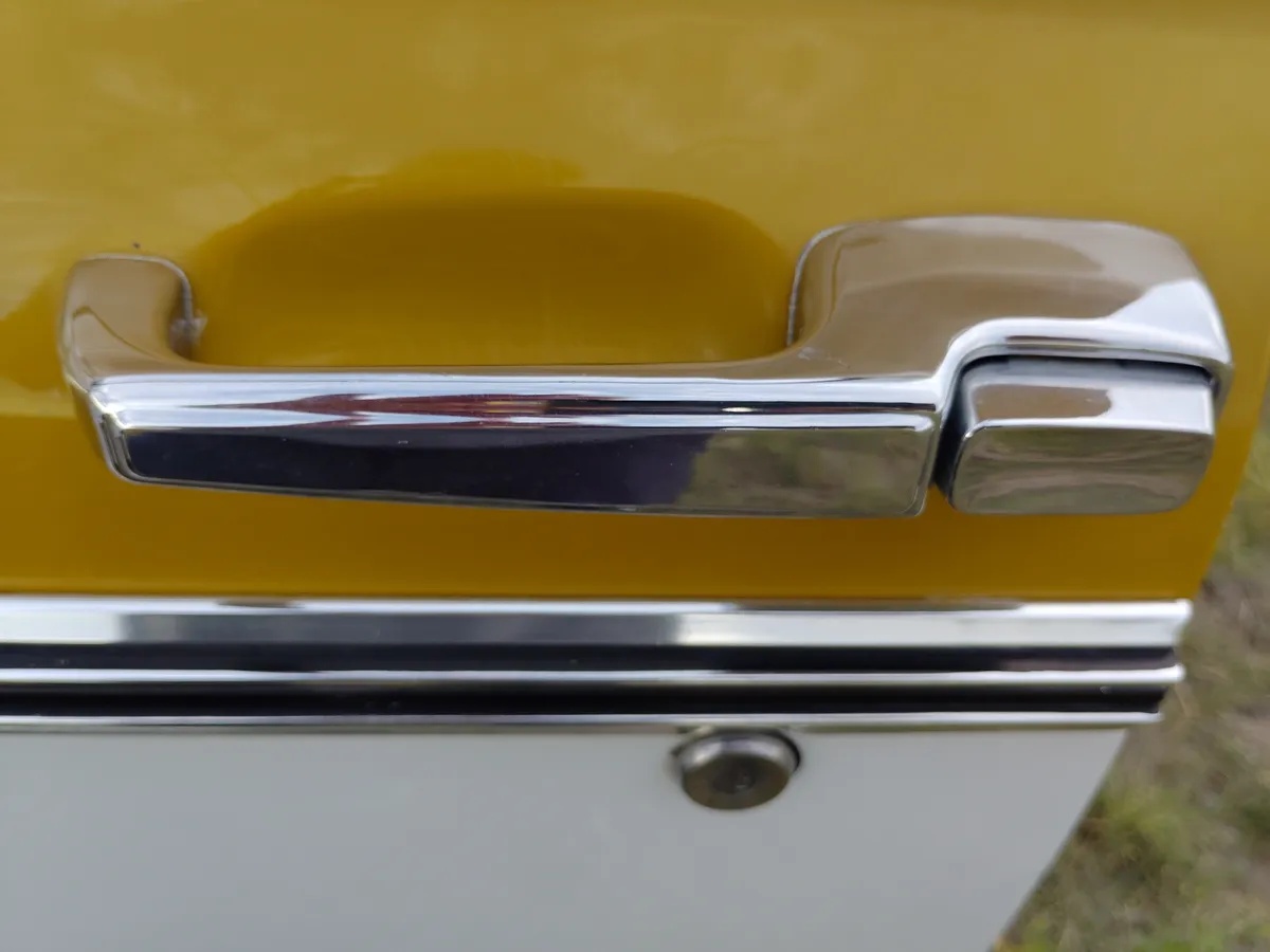 Chevrolet-Ck-1972-Yellow-Parchment-9