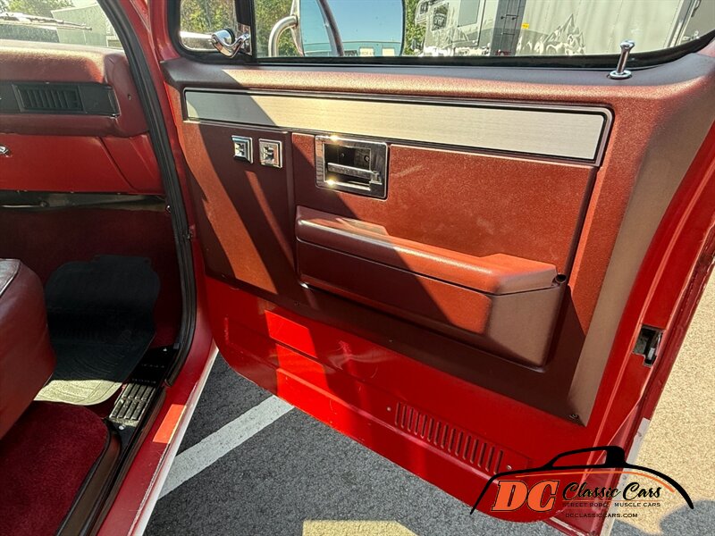 Chevrolet-Ck-1985-Black-Black-26