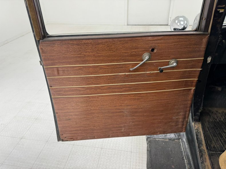 Chevrolet-Confederate-1932-Black-Tan-3