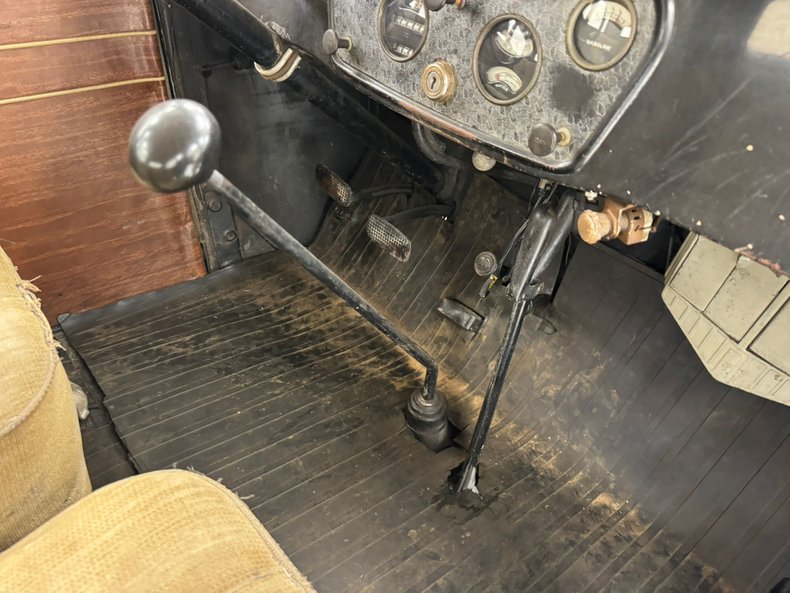 Chevrolet-Confederate-1932-Black-Tan-48