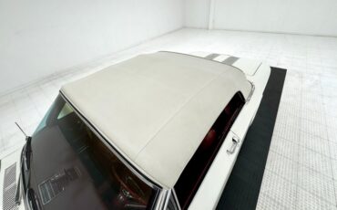 Chevrolet-Corvair-1963-Ermine-White-Red-20