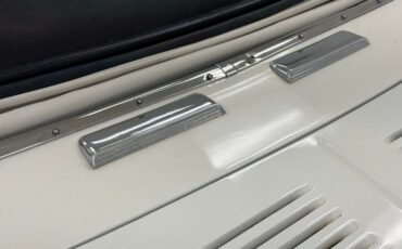 Chevrolet-Corvair-1963-Ermine-White-Red-23